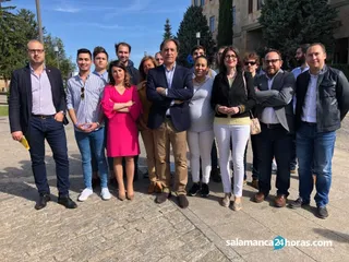 Carlos García Carbayo con jóvenes