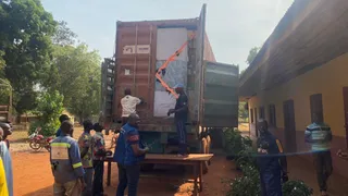 contenedores enviados a Bangassou desde la Fundación y Obra Social de CGB (8)