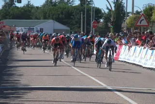 Nizzolo vence en la primera etapa de la Vuelta a Castilla y León Foto. David Barrueco