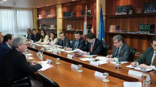La Junta presenta al Consejo de Cooperación Local el Reglamento de concentración parcelaria y el Plan regional sobre drogas