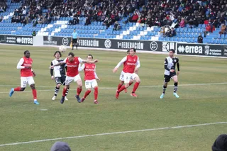 Ramiro y Pedraza, en una acción a balón parado ante el Sanse | FOTO SALAMANCA24HORAS.COM