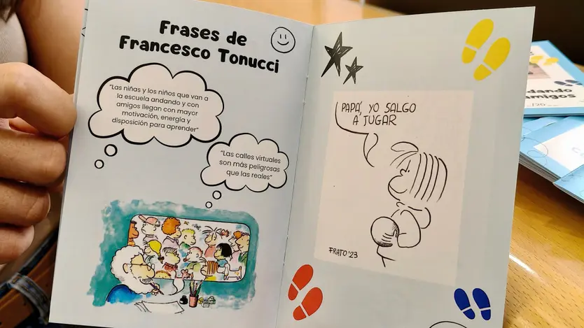 Pasaportes entregados a los escolares en Carbajosa