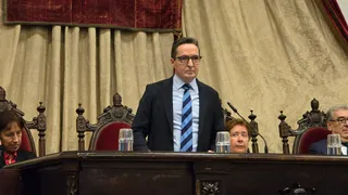 El rector de la Universidad de Salamanca preside el acto de toma de posesión de nuevos cargos académicos y del personal docente e investigador