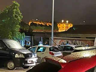 Una pelea entre una pareja de indigentes en la zona del antiguo Mercasalamanca moviliza a varias patrullas de la Policía Local