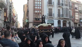 La Policía Local de gala escoltando a La Soledad