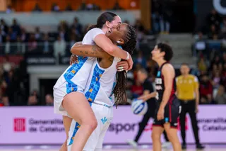Iyana y Zellous festejan la victoria ante Girona | FOTO BALONCESTO ESP