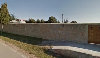 Herida una anciana de 93 años al caerse en el cementerio de Aldearrubia