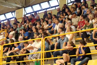 Partido de exhibición de Perfumerías Avenida ante el Club Ensino Luengo
