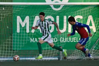 Izán Gutiérrez, ante el Langreo FOTO CD GUIJUELO