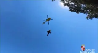 Rescatan en helicóptero a una mujer indispuesta en el Pozo de los Humos