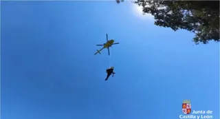 Rescatan en helicóptero a una mujer indispuesta en el Pozo de los Humos