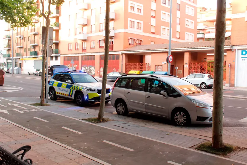Imagen del accidente entre la moto y el coche en la avenida de los Cipreses | Asier Galache