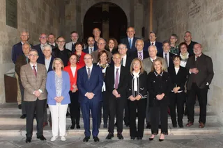 Foto de familia de homenaje al personal docente e investigador que se jubila este 2023 | Fotos: Carlos Gago