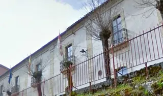 Los concejales socialistas se oponen a la reducción de profesores en su centro educativo
