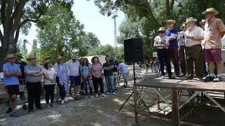 Reivindicaciones al olor de las revolconas en el Día del Vecino