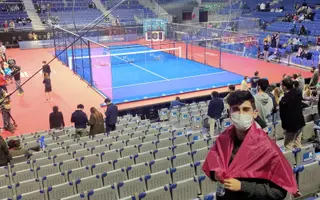 Imagen de Raúl González en un campeonato de Pádel.