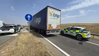 Un accidente entre dos camiones deja una persona inconciente en la A-62