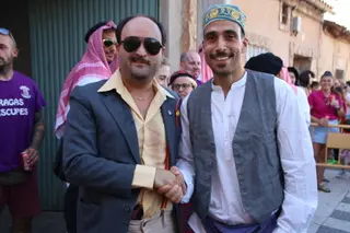 Torrente en el desfile de peñas de Castellanos de Moricos. FOTO: Javier S. Fraile