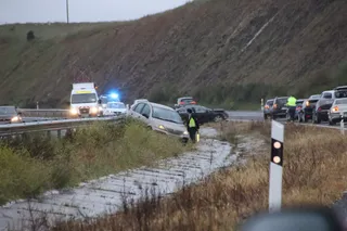 Un espectacular accidente entre varios turismos provoca retenciones en ambos sentidos en la A-66