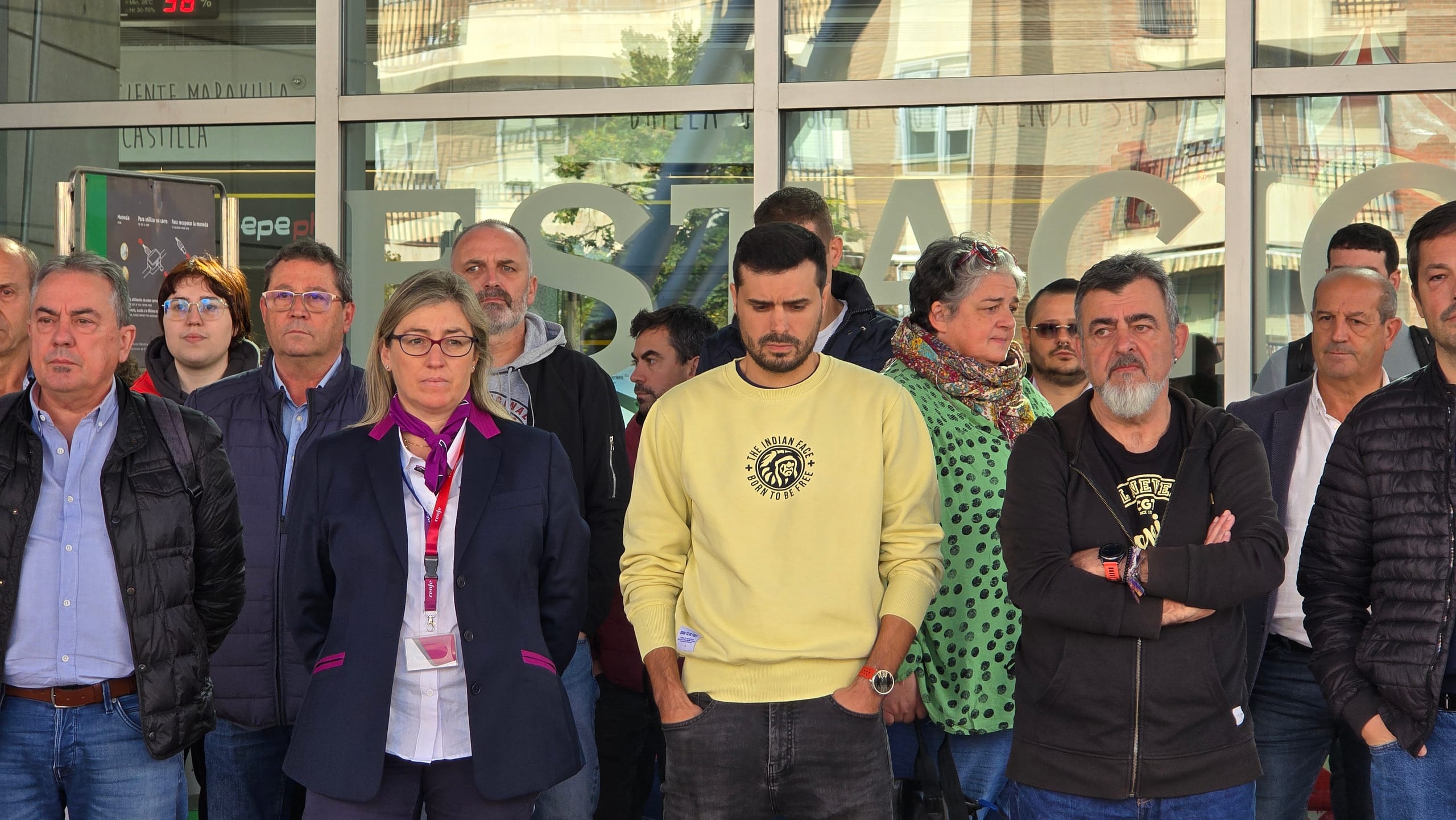Minuto De Silencio Por La Huelga Convocada Por Los Maquinistas En La Estaci&oacute;n De Tren (8)