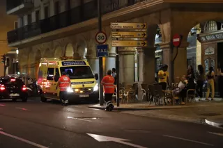 Ambulancia en Gran Vía. Foto de archivo