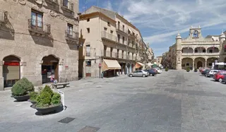 El Ayuntamiento permitirá estacionar vehículos en la Plaza Mayor donde no haya terrazas hosteleras