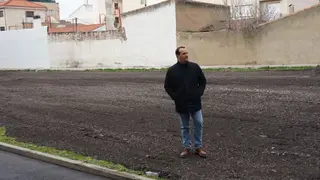 David Mingo, alcalde de Santa Marta, en el aparcamiento de Fontanica