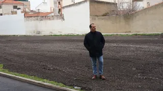 David Mingo, alcalde de Santa Marta, en el aparcamiento de Fontanica