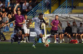 Aarón Piñán, en el derbi entre Unionistas y el Salamanca CF UDS.