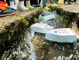 Carrera de barcos por las regaderas de Candelario
