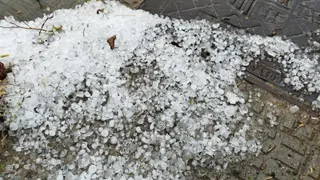 El granizo inunda de hielo el Polígono de los Villares. Foto de archivo