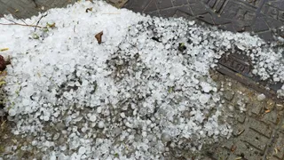 El granizo inunda de hielo el Polígono de los Villares. Foto de archivo