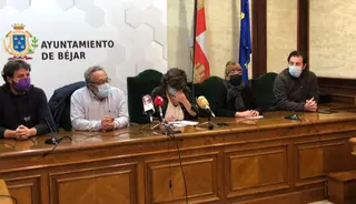 La exalcaldesa de Béjar durante la rueda de prensa en la que anunció su dimisión