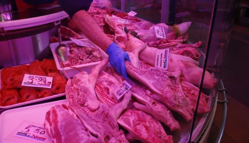 Carnicería en el Mercado Central de Abastos de Salamanca. Foto de archivo