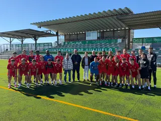 Visita del alcalde de Guijuelo al campo.