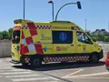 Una ambulancia llegando al Hospital de Salamanca | Imagen de archivo Anass Álvarez