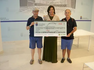 Entrega cheque paella a Alcer 2018