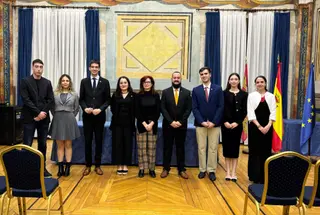 El equipo junto a la Vicerrectora