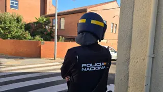Intervención de la Policía Nacional en un fumadero de la calle Santa Rosa de Lima