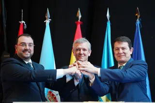 Los ‘populares’ Alfonso Fernández y Alfonso Rueda y el socialista Adrián Barbón
