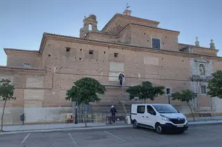 Comienzan las obras de la techumbre de la iglesia de las Madres Carmelitas.