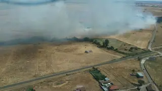 Casi 30 medios se movilizan por un incendio que amenazó el núcleo urbano de Martín de Yeltes | Andrea Mateos