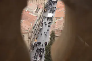 La Rúa con gente paseando en invierno