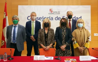 Las consejeras de Sanidad y Educación, Verónica Casado y Rocío Lucas, firman convenio de colaboración con las universidades públicas