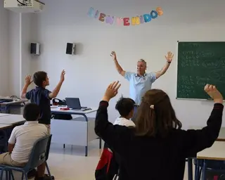 Profesor impartiendo clase. Foto EP | Marta Fernández Jara