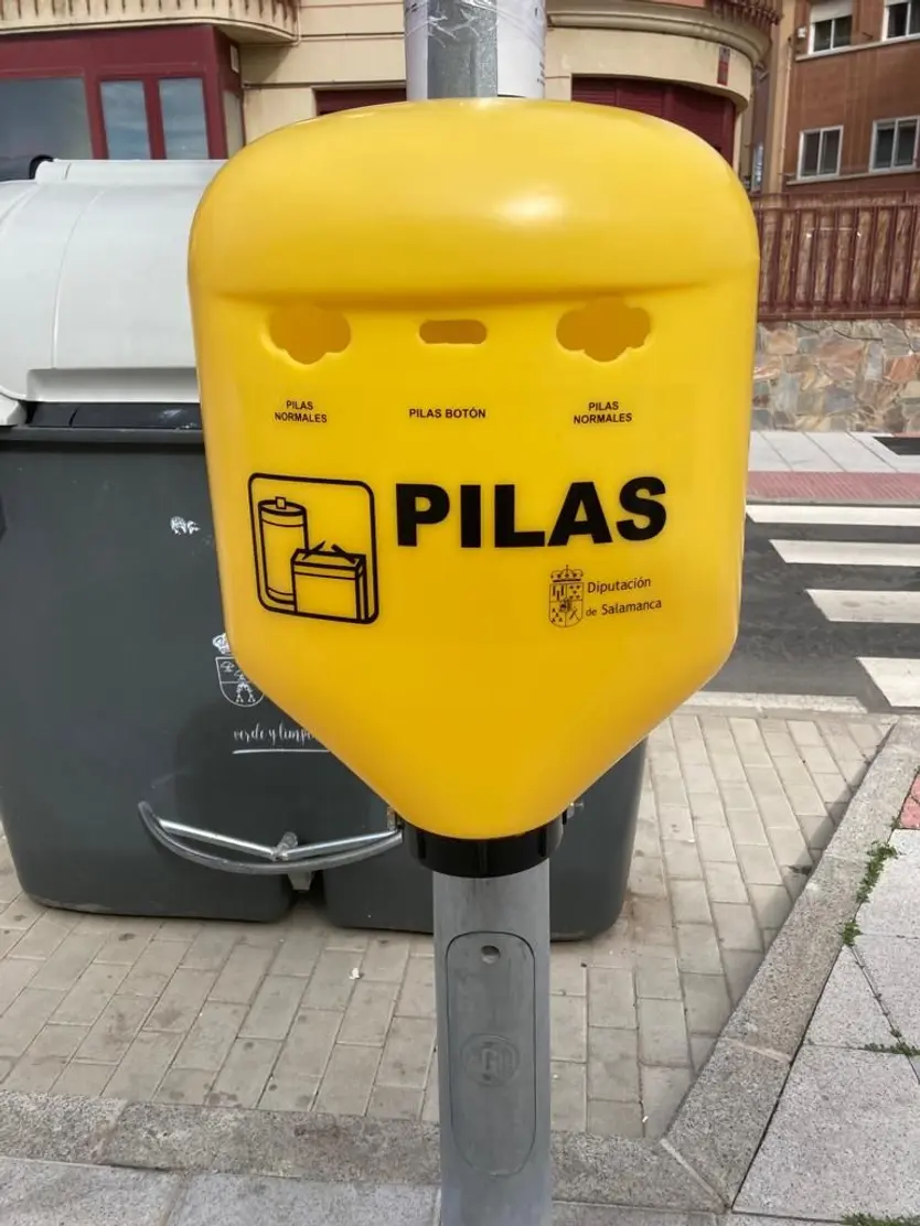 Contenedores reciclaje pilas Carbajosa 5