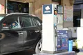 Coche rellenando el depósito de gasoil en una gasolinera del centro de Salamanca | Salamanca24horas
