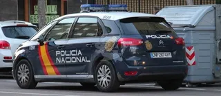 Agrede a un policía tras amenazar a clientes de un bar porque su madre había muerto y quería pelea