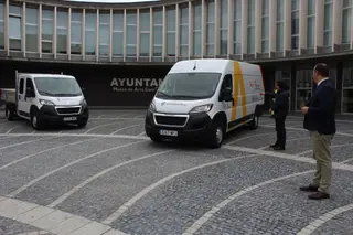 Presentación de los nuevos vehículos de servicios de Santa Marta.