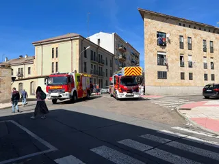 Bomberos del Ayuntamiento en la calle San Silvestre